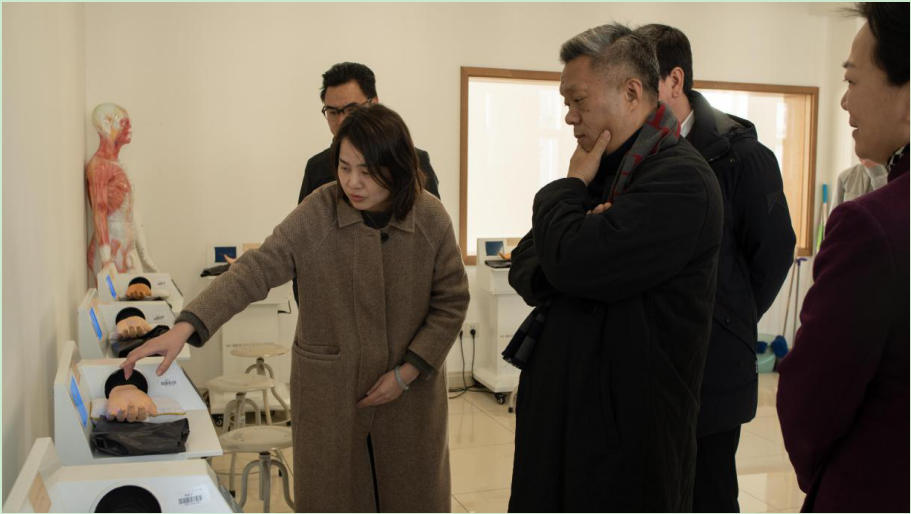 2-民间中医药协会专家一行来校临床实践教学中心参观调研.png