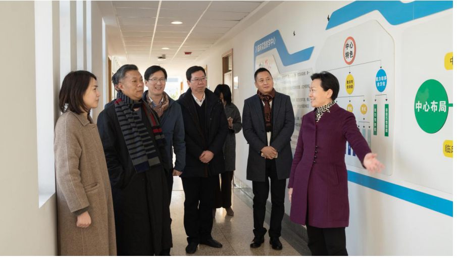 封面-民间中医药协会专家一行来校临床实践教学中心参观调研.png